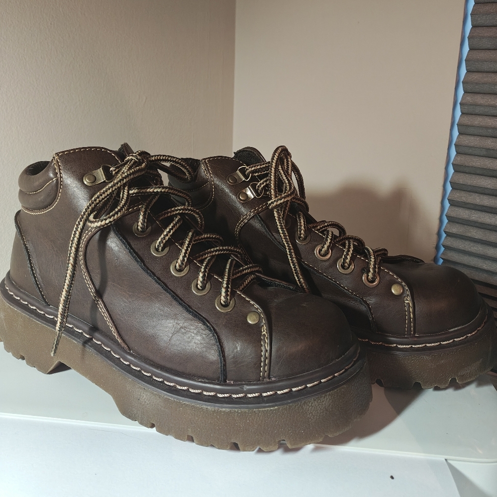 Lower East Side Chunky Y2K Vintage Boots Lace Up Brown 8.5